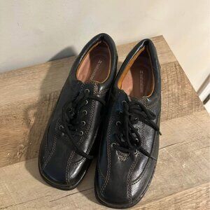 New - size 10 womens’s Naturalizer tie up shoes